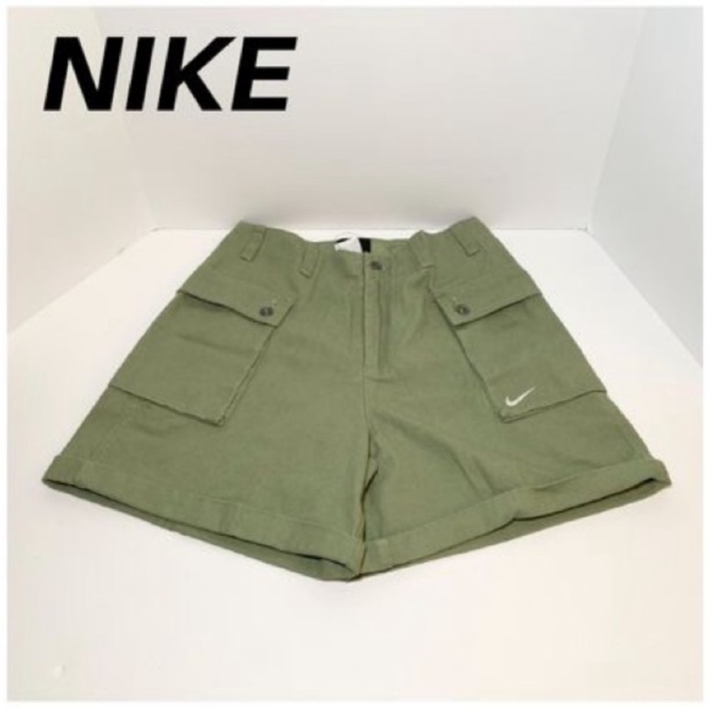 Nike men's Cargo Shorts in Olive